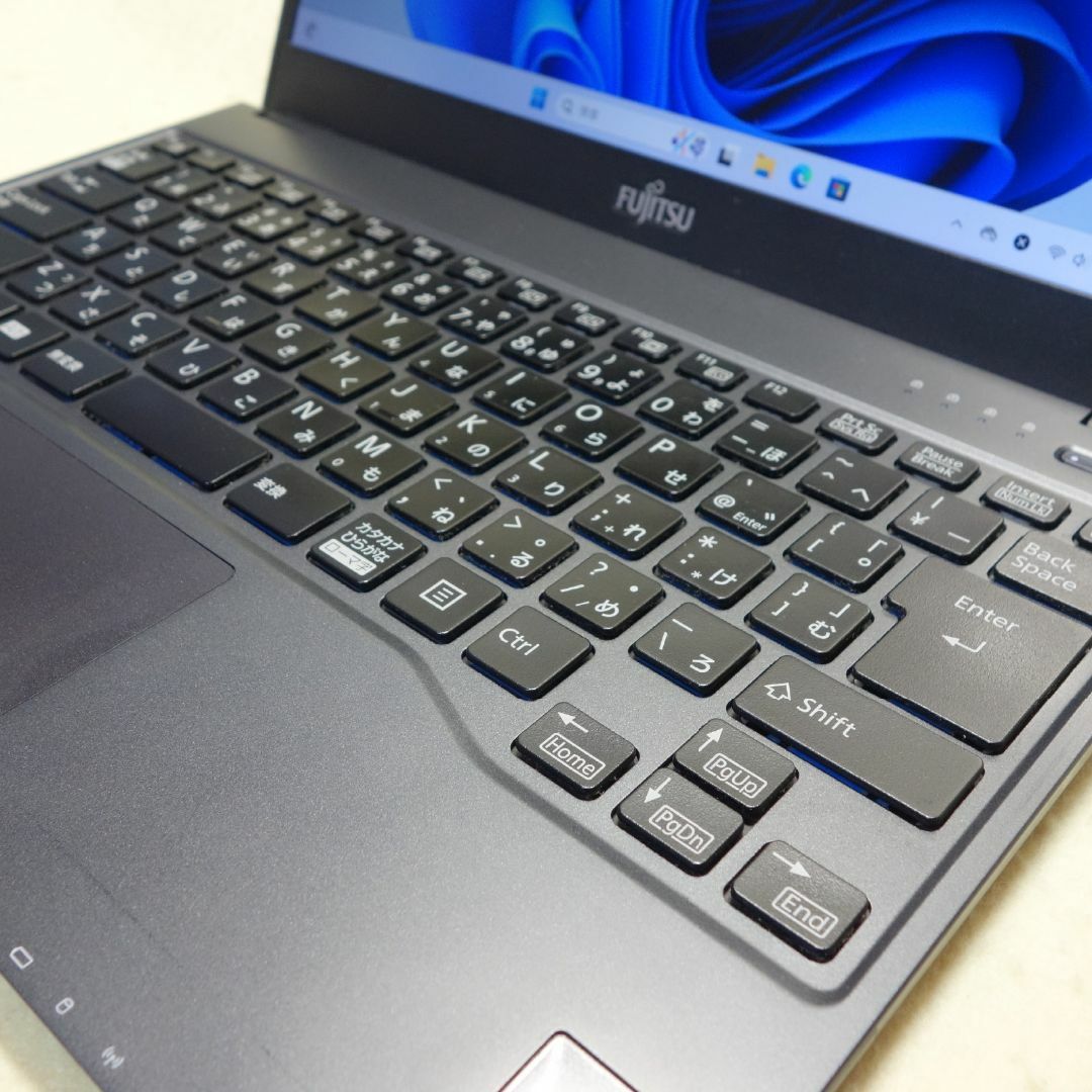 富士通(フジツウ)のLIFEBOOK U938◆i7-8550U/SSD 256G/8G/超軽量 スマホ/家電/カメラのPC/タブレット(ノートPC)の商品写真