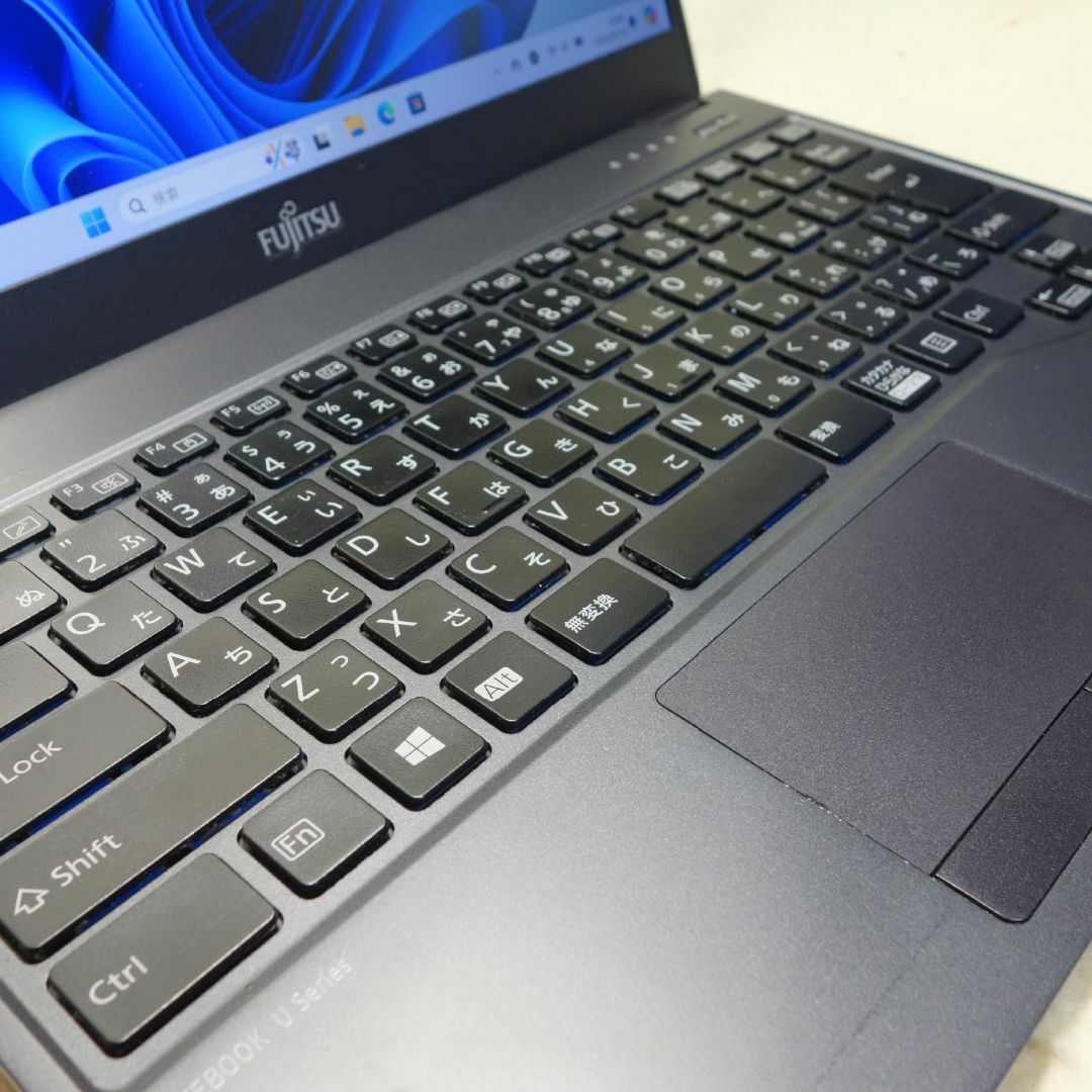 富士通(フジツウ)のLIFEBOOK U938◆i7-8550U/SSD 256G/8G/超軽量 スマホ/家電/カメラのPC/タブレット(ノートPC)の商品写真