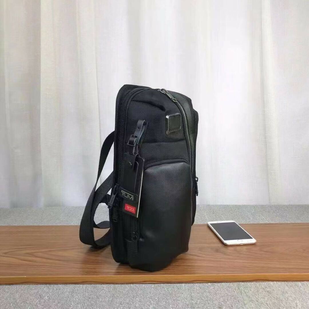 TUMI(トゥミ)の未使用TUMI ボディバッグ ALPHA Bravo ブラック メンズのバッグ(トートバッグ)の商品写真