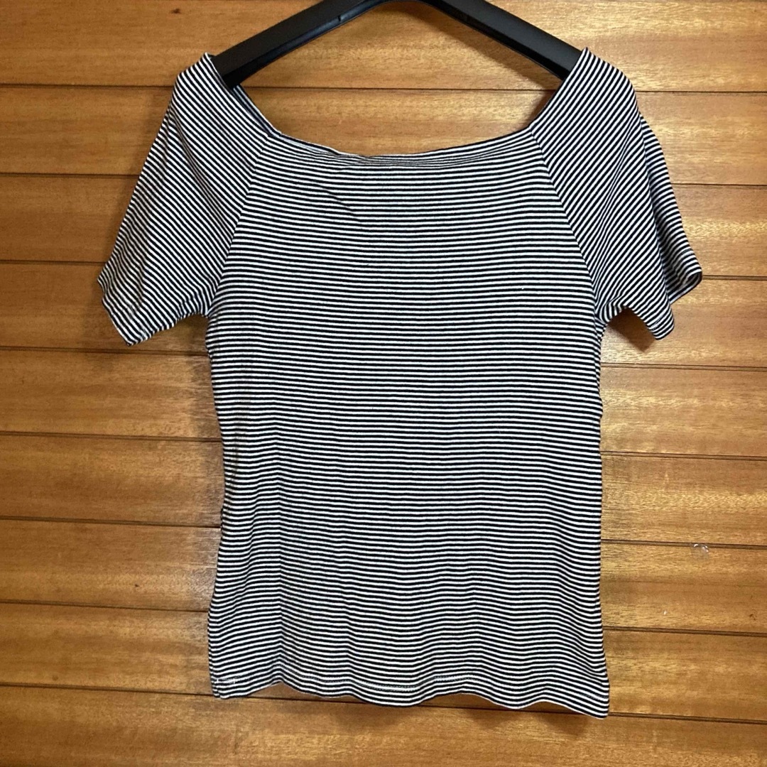 GU(ジーユー)のGU ボーダー 半袖 Tシャツ スクエアネック ブラック ホワイト トップス メンズのトップス(Tシャツ/カットソー(半袖/袖なし))の商品写真