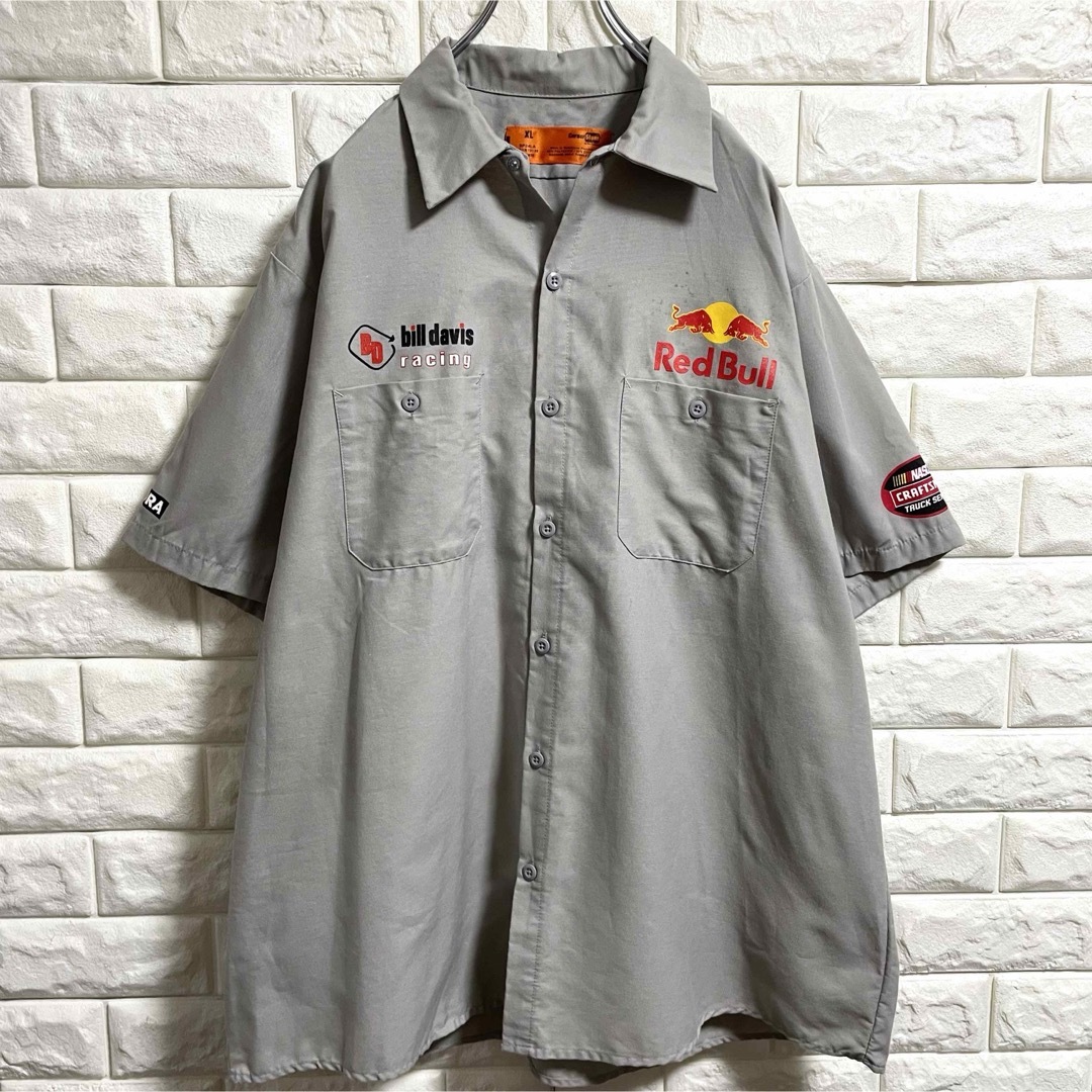 US古着　レッドブルプリント　半袖ワークシャツ　メンズXLサイズ メンズのトップス(シャツ)の商品写真