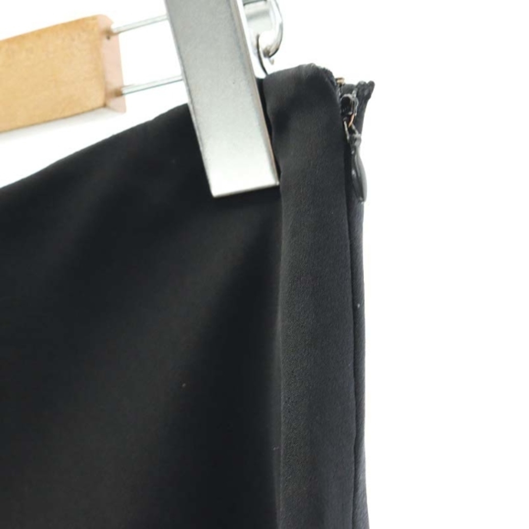 ARMANI COLLEZIONI(アルマーニ コレツィオーニ)のアルマーニ コレツィオーニ セミフレアスカート ひざ丈 40 黒 ブラック レディースのスカート(ひざ丈スカート)の商品写真