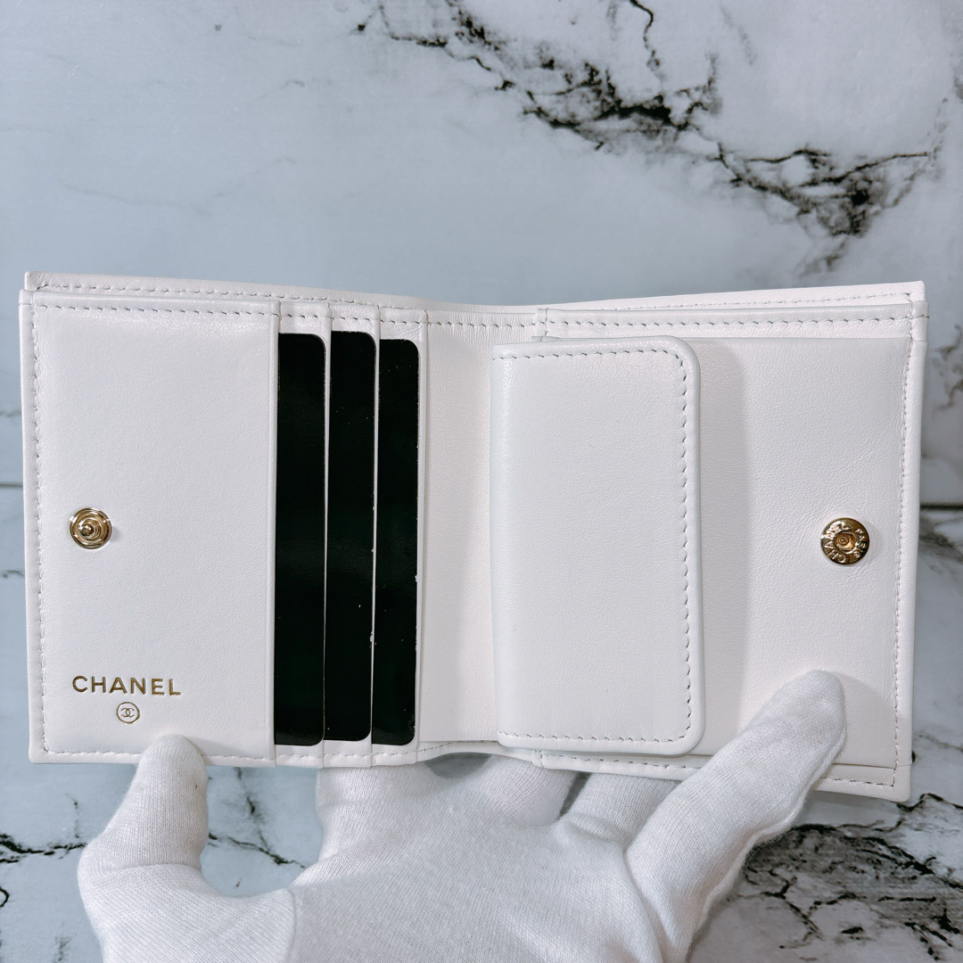 CHANEL(シャネル)のCHANEL シャネル タイムレスクラシック 財布 二つ折り財布 ウォレット レディースのファッション小物(財布)の商品写真