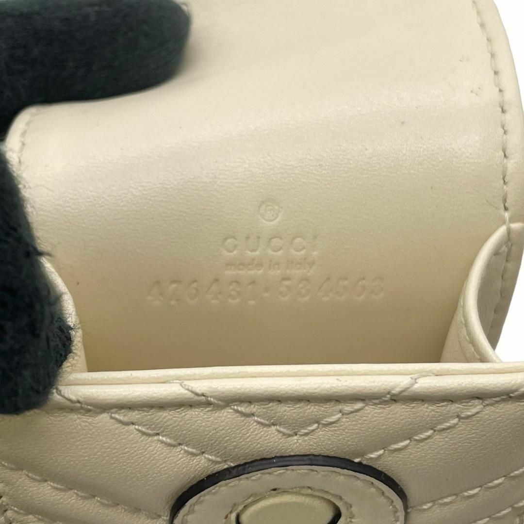 Gucci(グッチ)の極美品　GUCCI　グッチ　W2　シガレットケース　GGマーモント　白　本革 レディースのトップス(その他)の商品写真