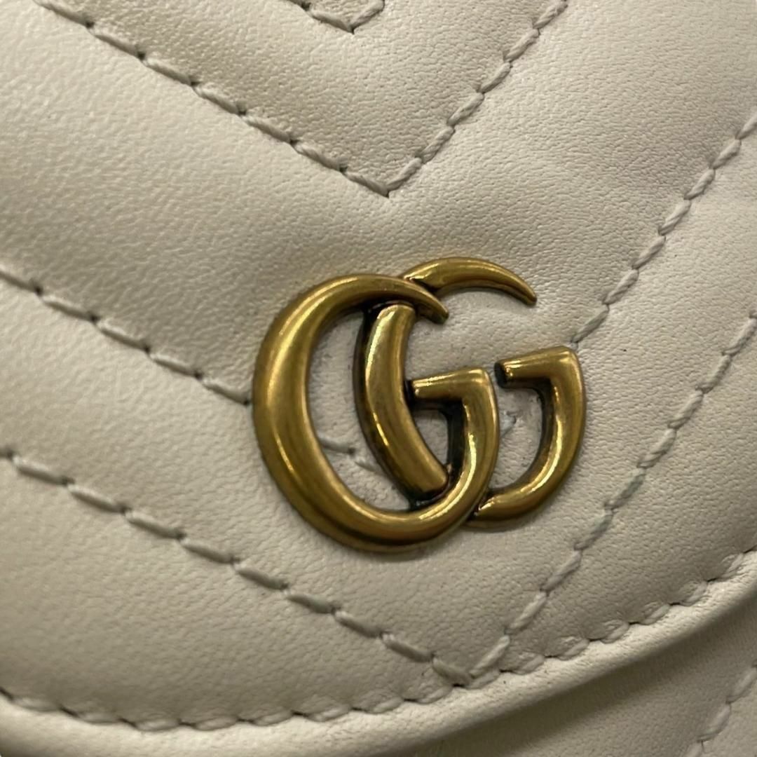 Gucci(グッチ)の極美品　GUCCI　グッチ　W2　シガレットケース　GGマーモント　白　本革 レディースのトップス(その他)の商品写真