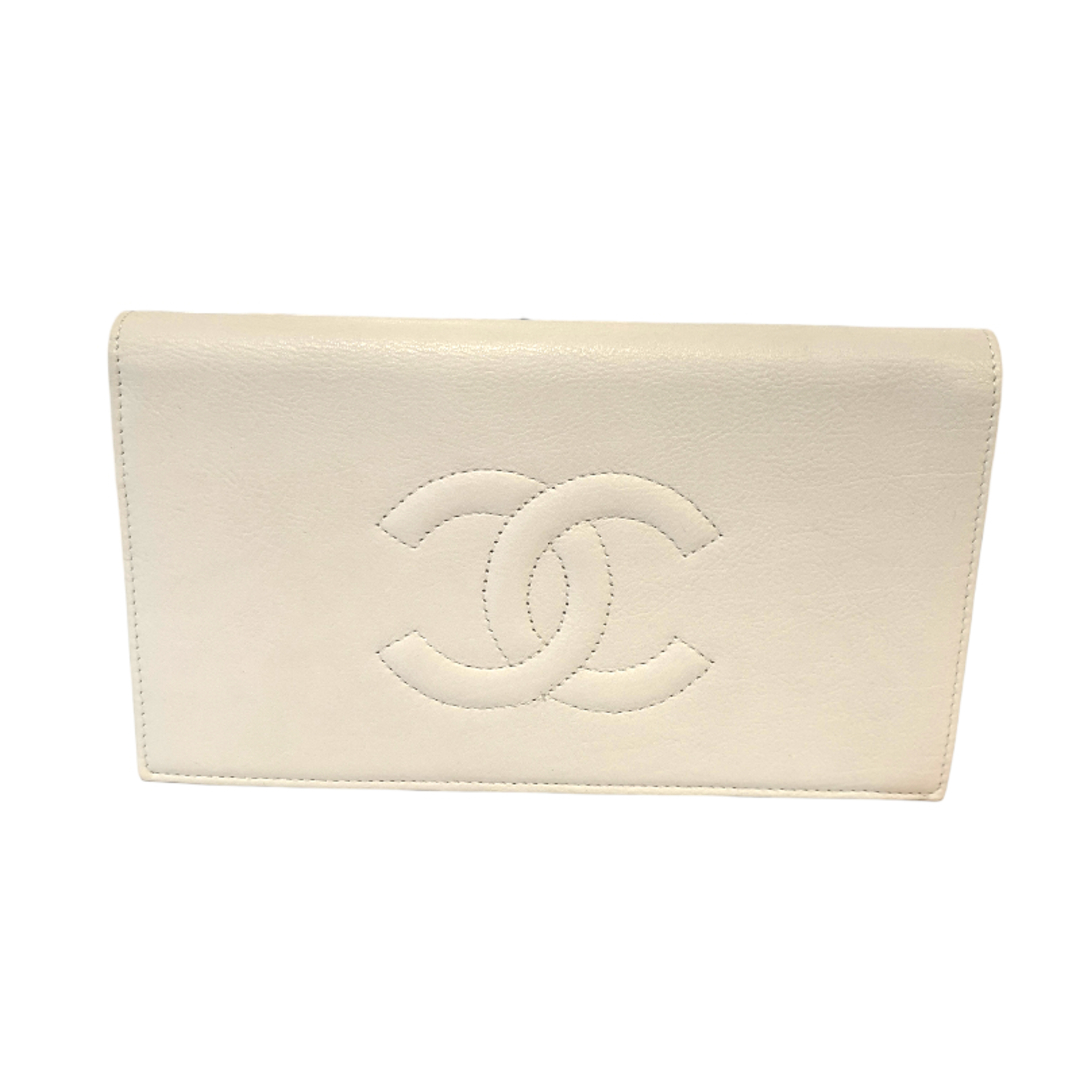 CHANEL(シャネル)の　シャネル CHANEL ココマーク　二つ折り長財布 ホワイト レザー レディース 長財布 レディースのファッション小物(財布)の商品写真