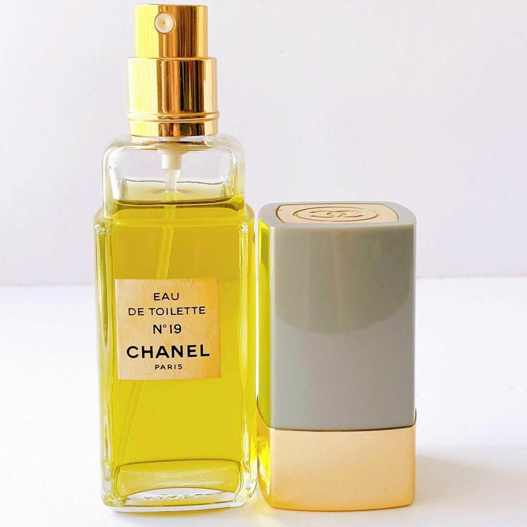 CHANEL(シャネル)の人気　CHANEL   N°19 　オードトワレ 　100ml  香水 コスメ/美容の香水(香水(女性用))の商品写真