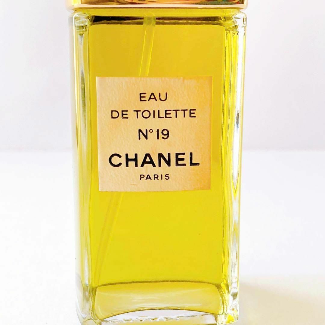 CHANEL(シャネル)の人気　CHANEL   N°19 　オードトワレ 　100ml  香水 コスメ/美容の香水(香水(女性用))の商品写真