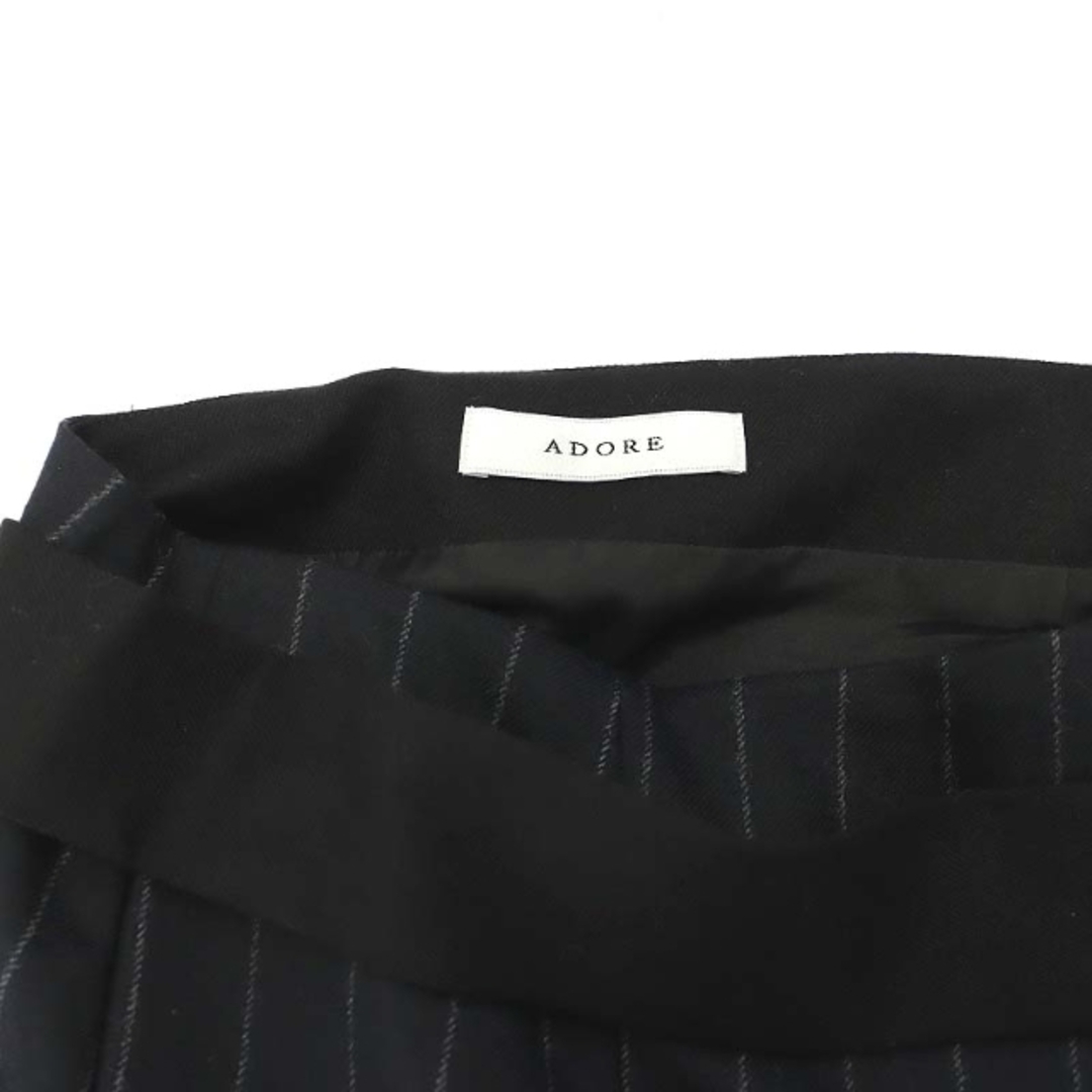 ADORE(アドーア)のアドーア ウールストライプスカート フレア ラップ ミモレ 38 M 紺 黒 レディースのスカート(ロングスカート)の商品写真