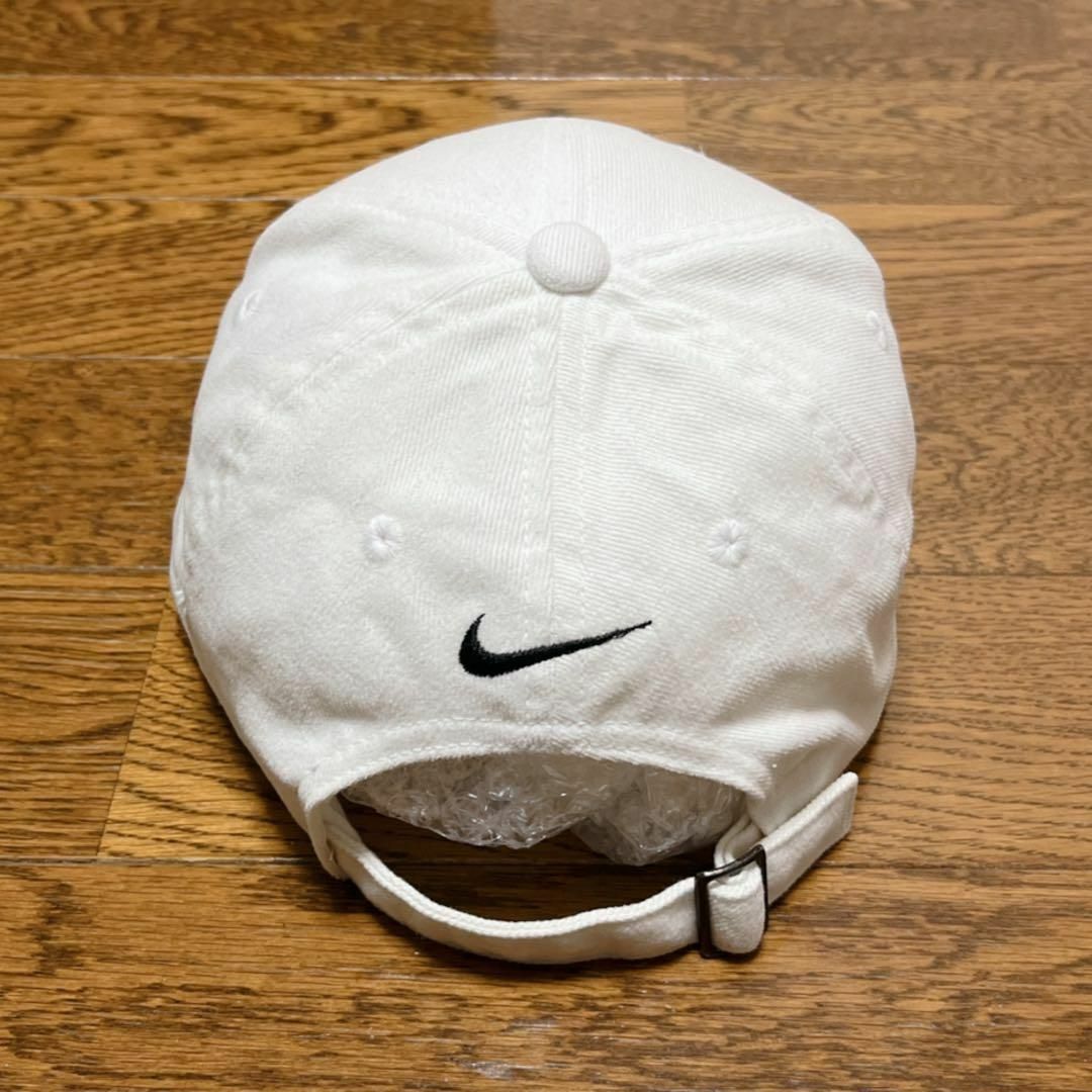 NIKE(ナイキ)の90s NIKE ナイキ キャップ ホワイト 刺繍ロゴ スウッシュ メンズの帽子(キャップ)の商品写真