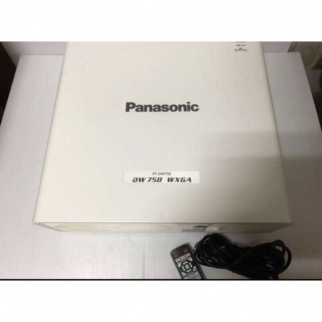 Panasonic(パナソニック)のPanasonic PT-DW750JW 7000ルーメン ランプ新品 日本製 スマホ/家電/カメラのテレビ/映像機器(プロジェクター)の商品写真