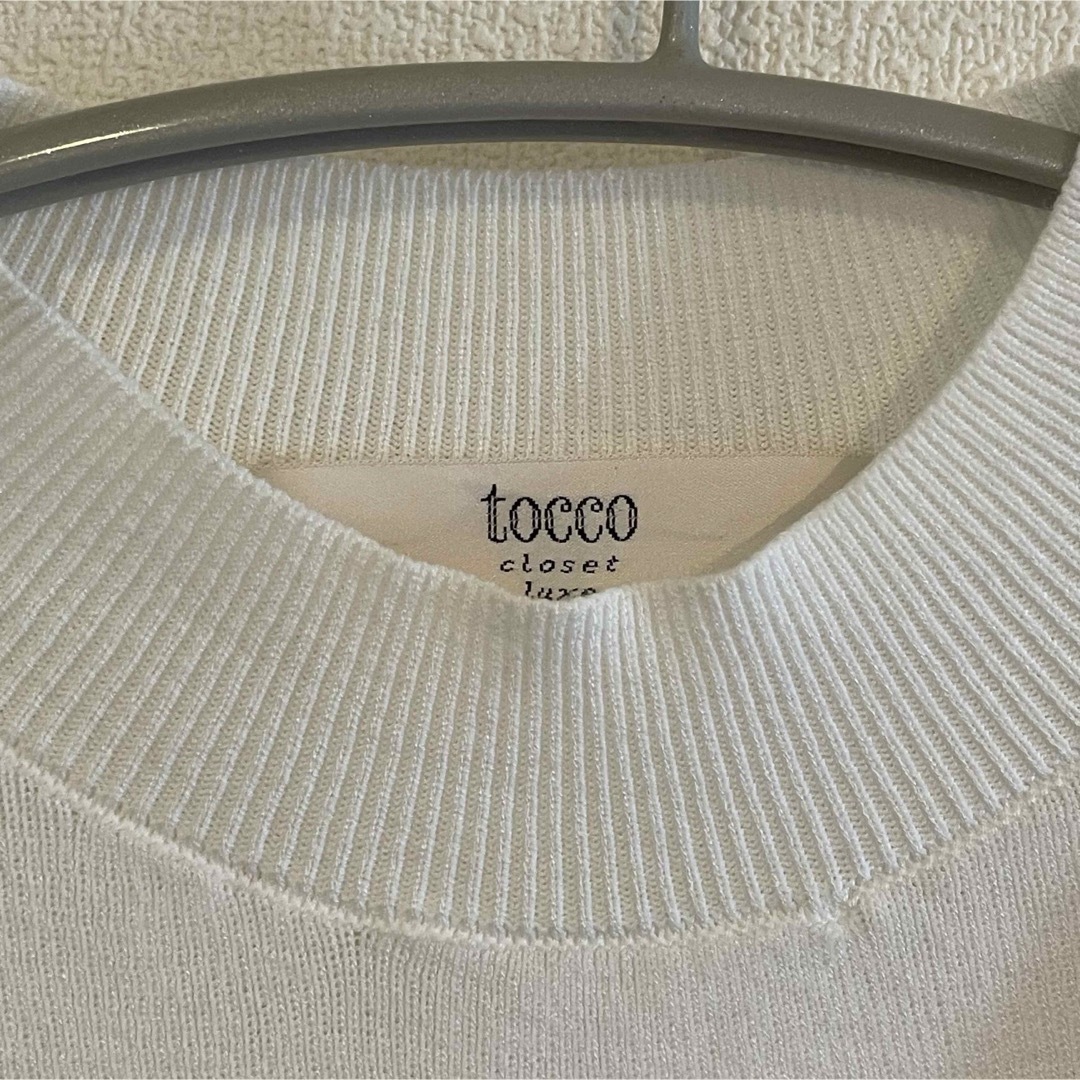 TOCCO closet(トッコクローゼット)のtocco closet 袖口パール付きオープンショルダーニットプルオーバー レディースのトップス(ニット/セーター)の商品写真