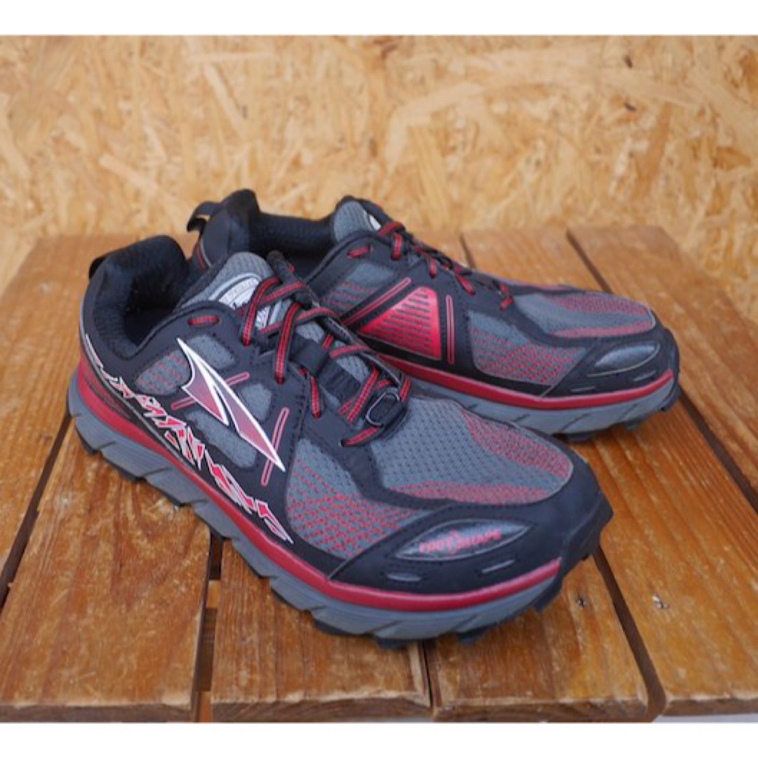 ALTRA(アルトラ)の【美品】アルトラ　ローンピーク3.5 赤×黒　２６㎝ メンズの靴/シューズ(スニーカー)の商品写真