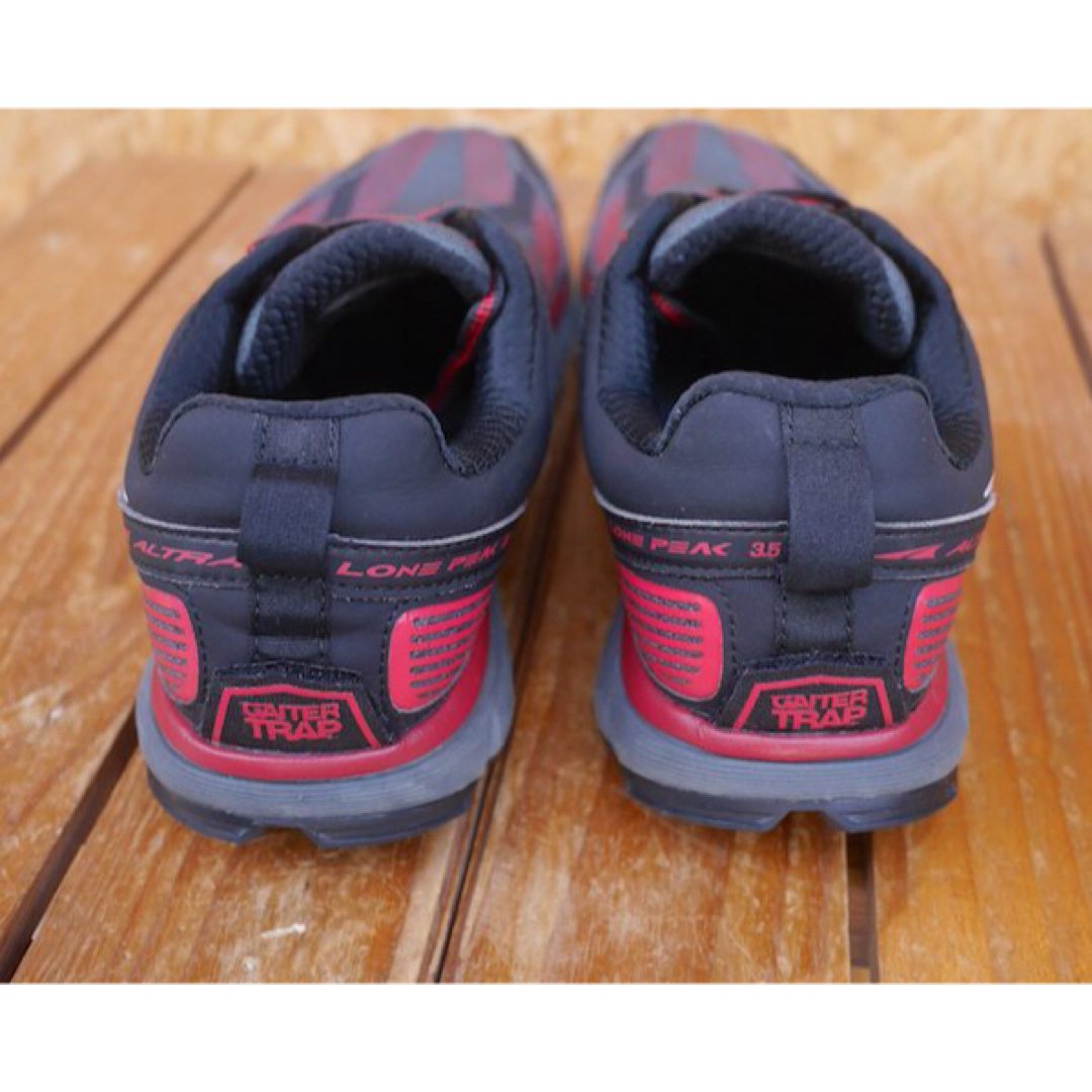 ALTRA(アルトラ)の【美品】アルトラ　ローンピーク3.5 赤×黒　２６㎝ メンズの靴/シューズ(スニーカー)の商品写真