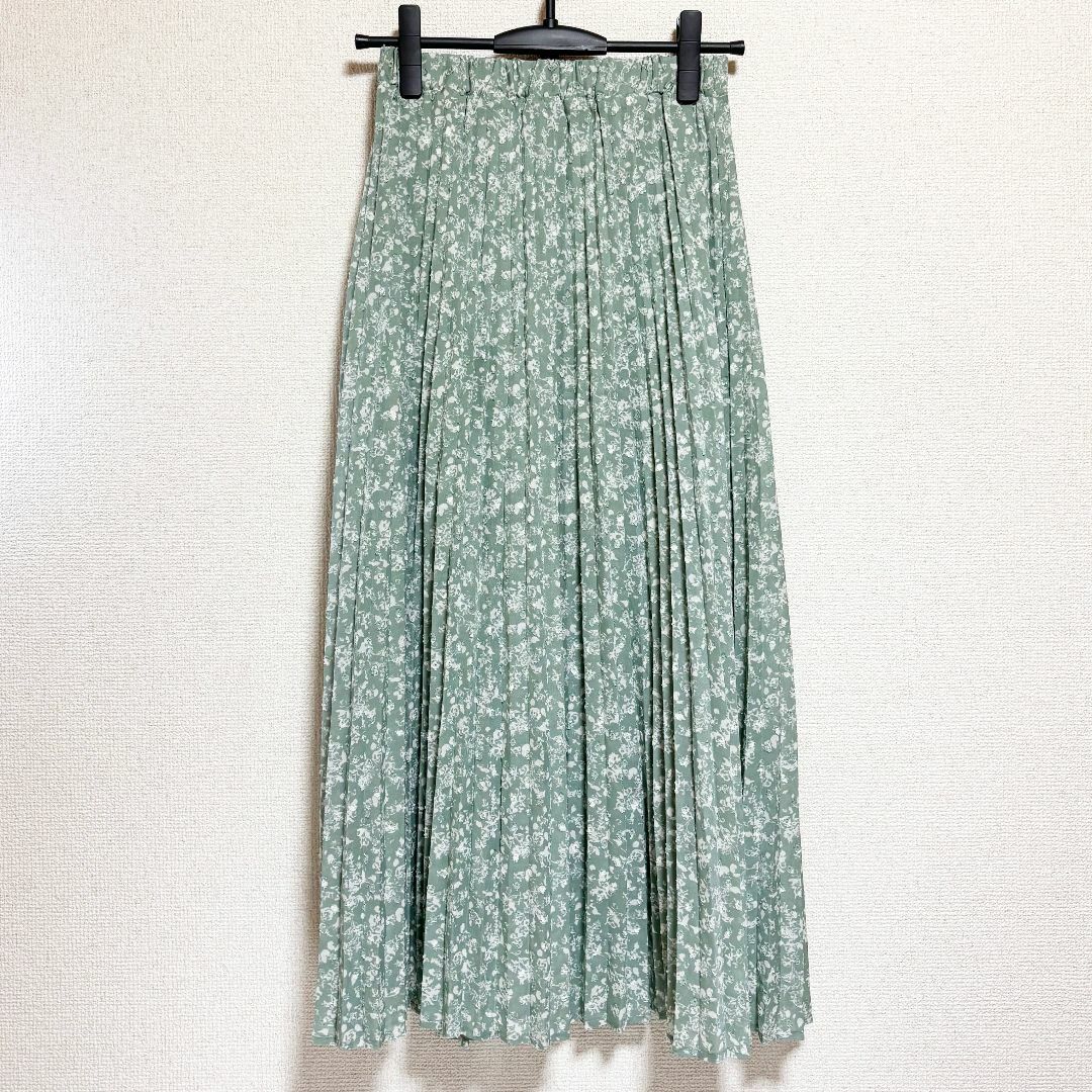 Avan Lily(アバンリリー)のAVAN LILY　ロング　プリーツスカート　グリーン　花柄 レディースのスカート(ロングスカート)の商品写真