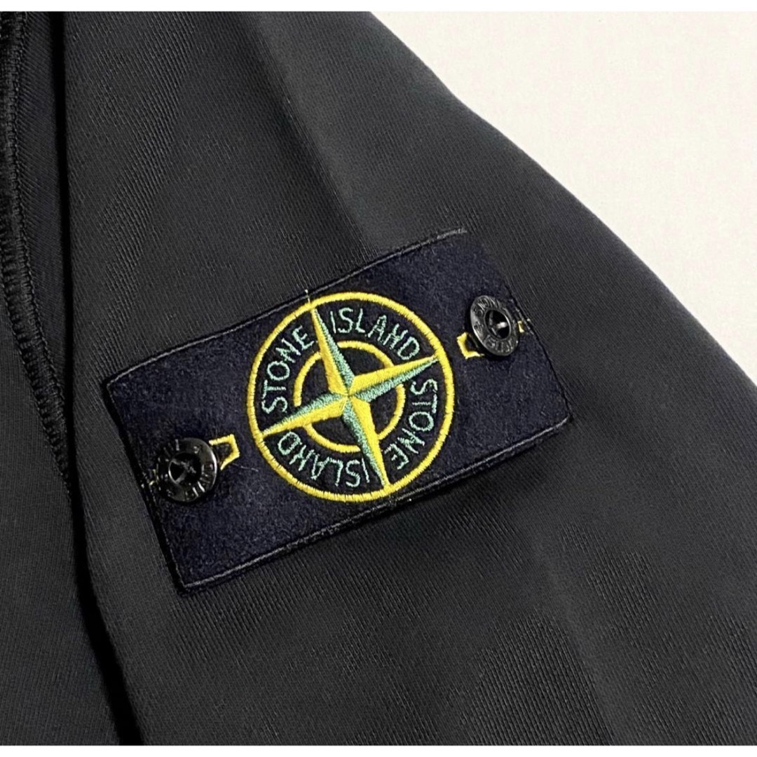 STONE ISLAND(ストーンアイランド)の新品　STONE ISLAND スウェットシャツ　ブラック　M メンズのトップス(スウェット)の商品写真