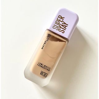 メイベリン(MAYBELLINE)の【美品 メイベリン スーパーステイルミマットリキッドファンデーション  W30】(ファンデーション)