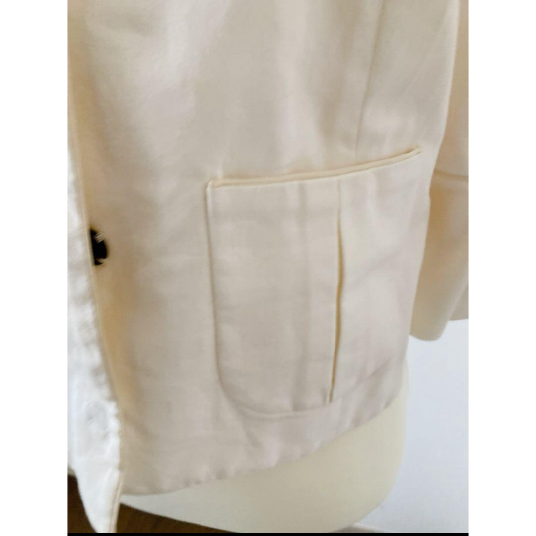 FENDI(フェンディ)の希少 春フェンディ FENDI 白半袖ふんわりショート丈 スプリングジャケット レディースのジャケット/アウター(ノーカラージャケット)の商品写真