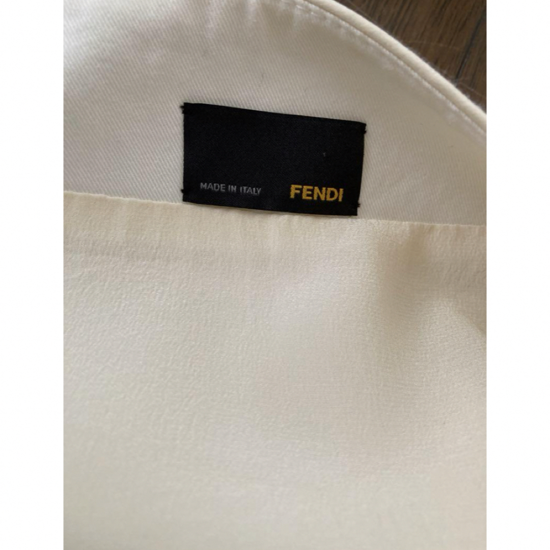 FENDI(フェンディ)の希少 春フェンディ FENDI 白半袖ふんわりショート丈 スプリングジャケット レディースのジャケット/アウター(ノーカラージャケット)の商品写真