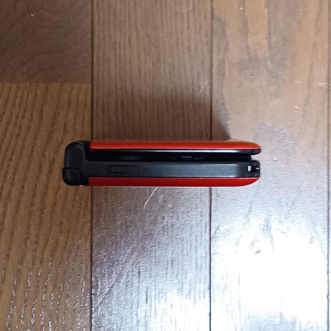 ニンテンドー3DS(ニンテンドー3DS)のニンテンドー3DS LL レッド×ブラック 中古 エンタメ/ホビーのゲームソフト/ゲーム機本体(携帯用ゲーム機本体)の商品写真