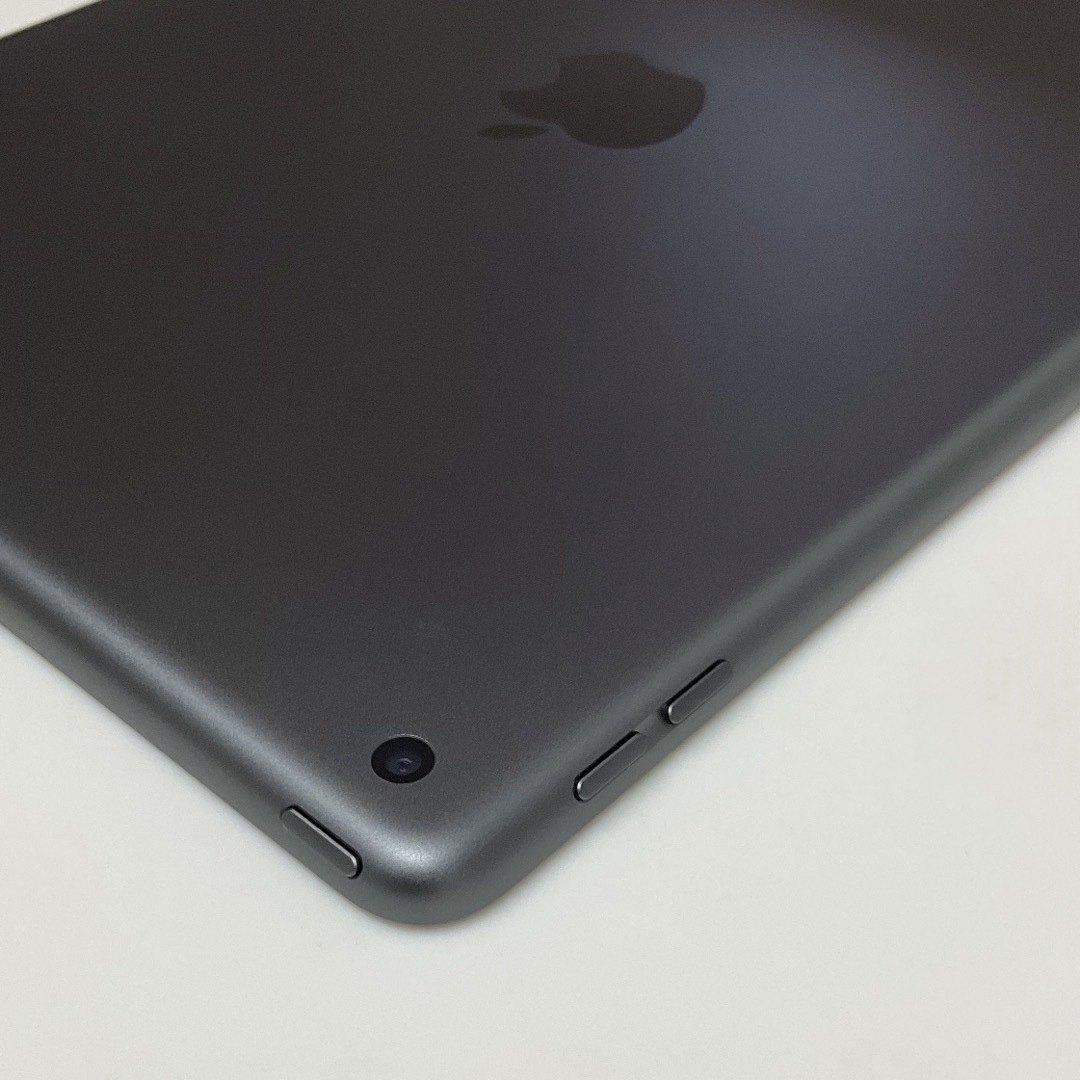 Apple(アップル)のApple iPad 第9世代 Wi-Fi 64GB スペースグレイ スマホ/家電/カメラのPC/タブレット(PC周辺機器)の商品写真