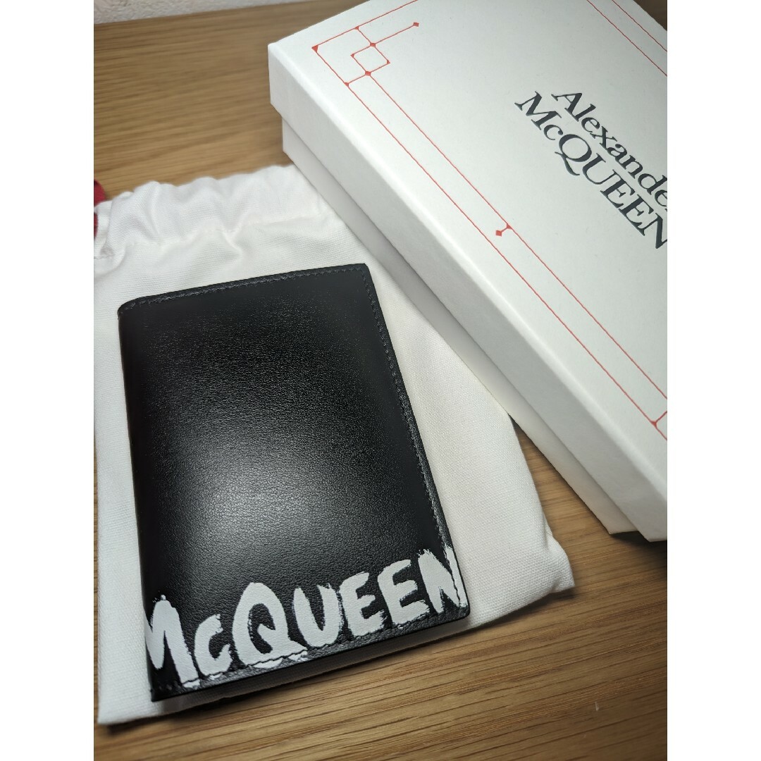 Alexander McQueen(アレキサンダーマックイーン)の新品　Alexander McQUEENカードケース　ウォレット　財布　ブラック メンズのファッション小物(折り財布)の商品写真