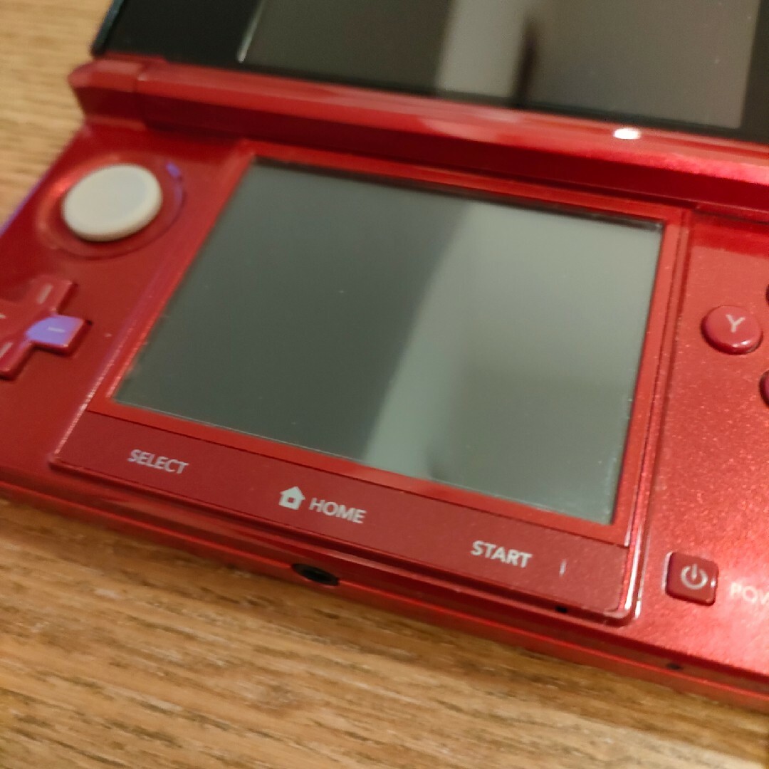 任天堂(ニンテンドウ)の任天堂　3DS　メタリックレッド＋ソフト4本セット エンタメ/ホビーのゲームソフト/ゲーム機本体(携帯用ゲーム機本体)の商品写真