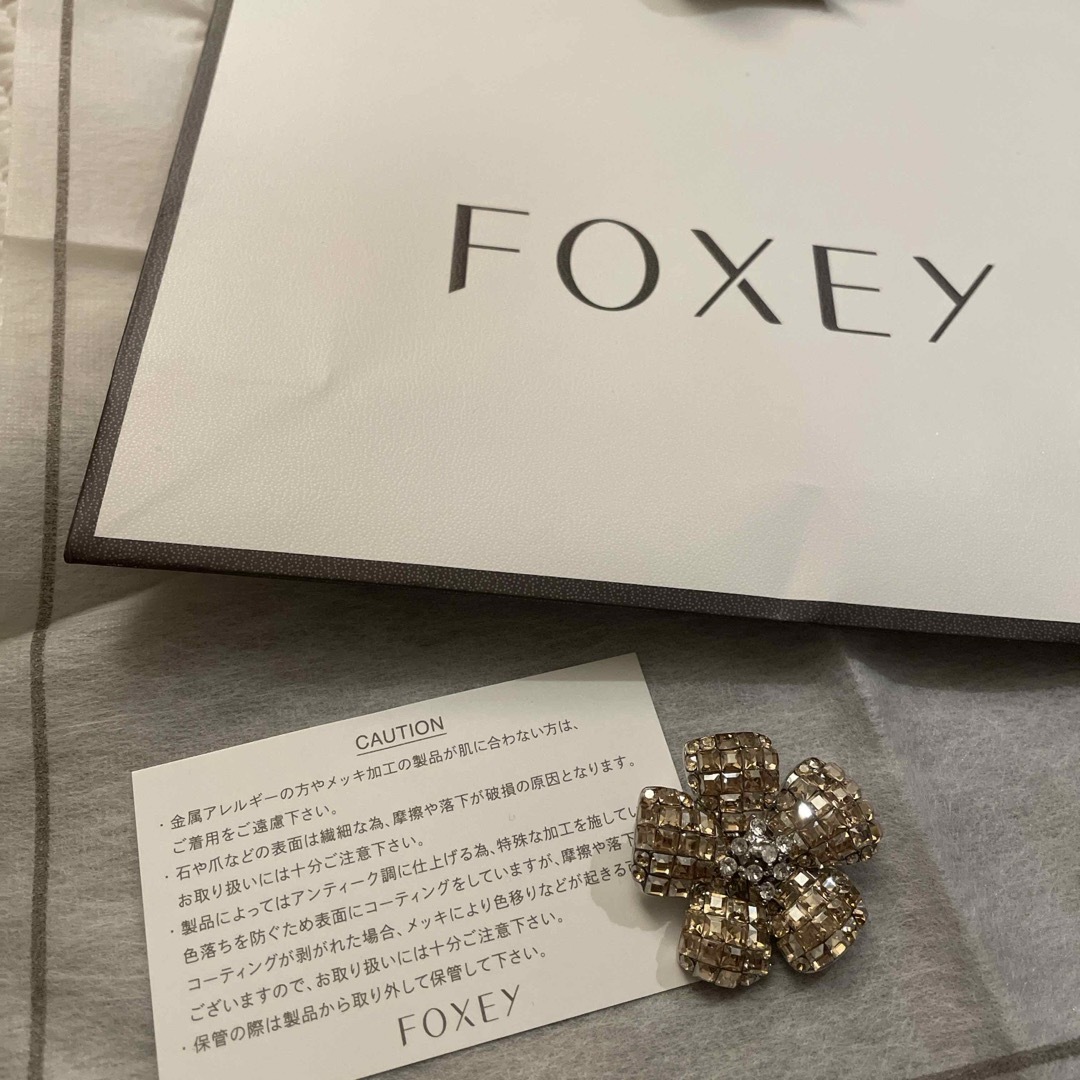 FOXEY(フォクシー)のFOXEY フォクシー　ブローチ レディースのアクセサリー(ブローチ/コサージュ)の商品写真