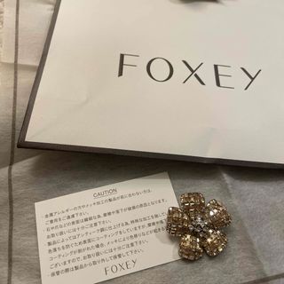 フォクシー(FOXEY)の美品✨FOXEY フォクシー　ブローチ(ブローチ/コサージュ)