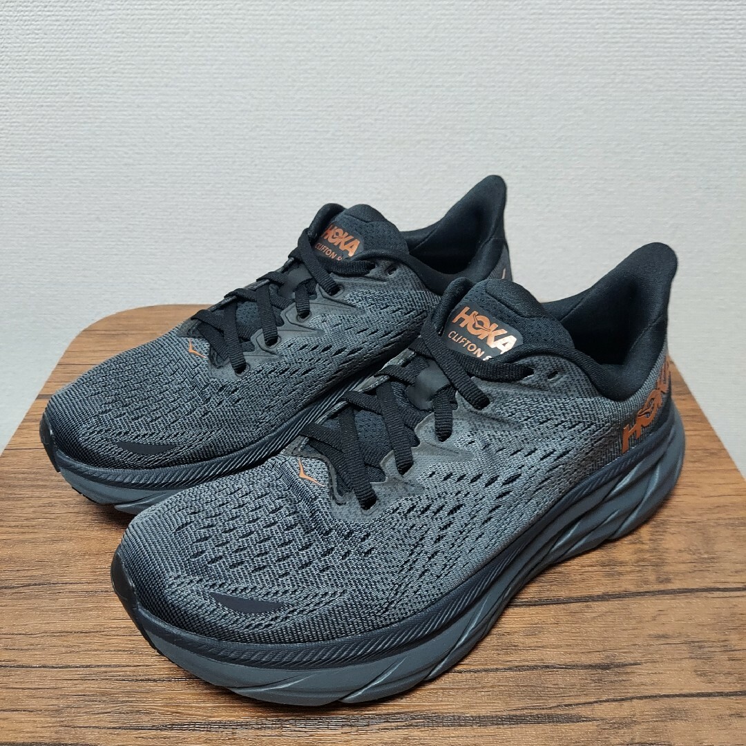 HOKA ONE ONE(ホカオネオネ)のHOKA ONEONE　ホカ オネオネ　クリフトン8　ウィメンズ　23.5cm スポーツ/アウトドアのランニング(シューズ)の商品写真