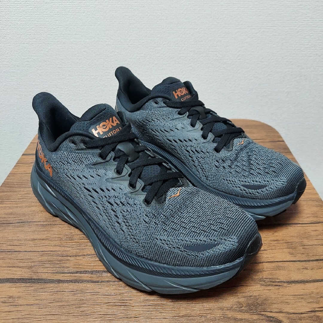 HOKA ONE ONE(ホカオネオネ)のHOKA ONEONE　ホカ オネオネ　クリフトン8　ウィメンズ　23.5cm スポーツ/アウトドアのランニング(シューズ)の商品写真