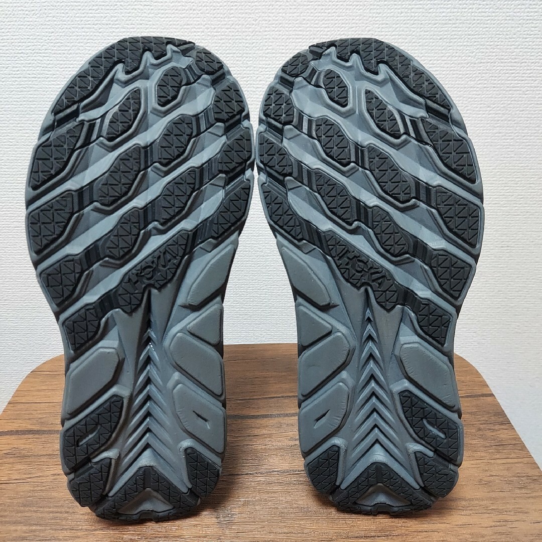 HOKA ONE ONE(ホカオネオネ)のHOKA ONEONE　ホカ オネオネ　クリフトン8　ウィメンズ　23.5cm スポーツ/アウトドアのランニング(シューズ)の商品写真