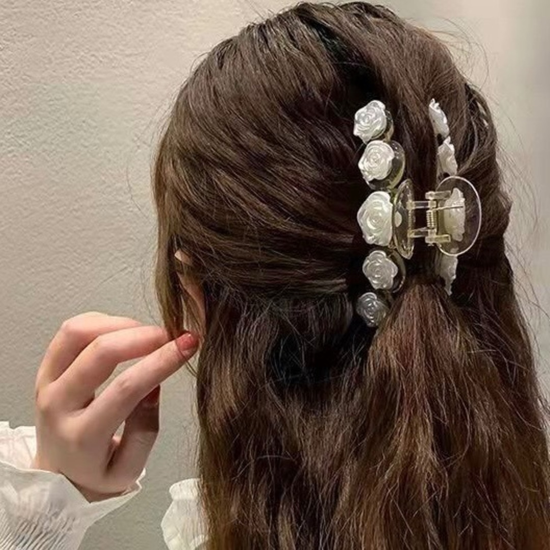 【今だけ価格】ヘアクリップ　バラ　ばら　薔薇　ヘアアクセ　おしゃれ　きれいめ レディースのヘアアクセサリー(バレッタ/ヘアクリップ)の商品写真