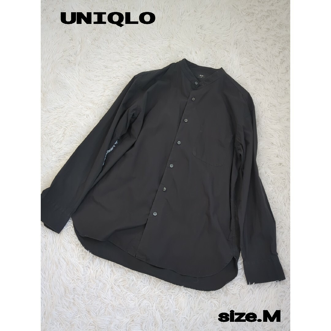 UNIQLO(ユニクロ)の美品　UNIQLO　ノーカラーシャツ　長袖シャツ　黒　メンズ　ボタン メンズのトップス(Tシャツ/カットソー(七分/長袖))の商品写真