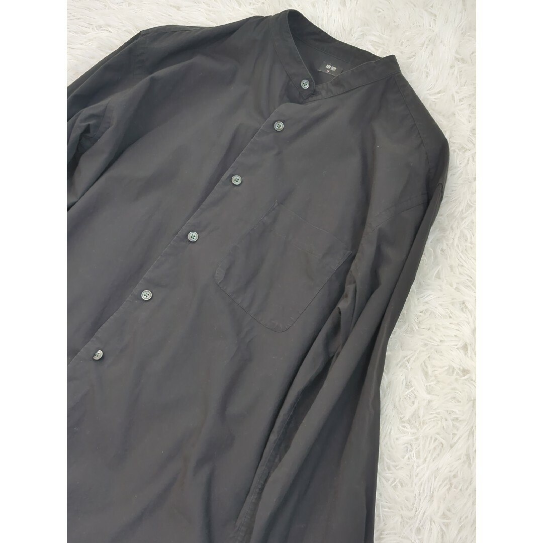 UNIQLO(ユニクロ)の美品　UNIQLO　ノーカラーシャツ　長袖シャツ　黒　メンズ　ボタン メンズのトップス(Tシャツ/カットソー(七分/長袖))の商品写真