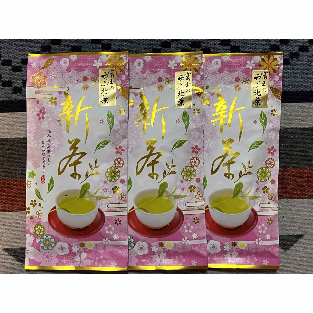 お待たせしました！農家直売　静岡の緑茶！本年度一番茶！100g×3袋 食品/飲料/酒の飲料(茶)の商品写真