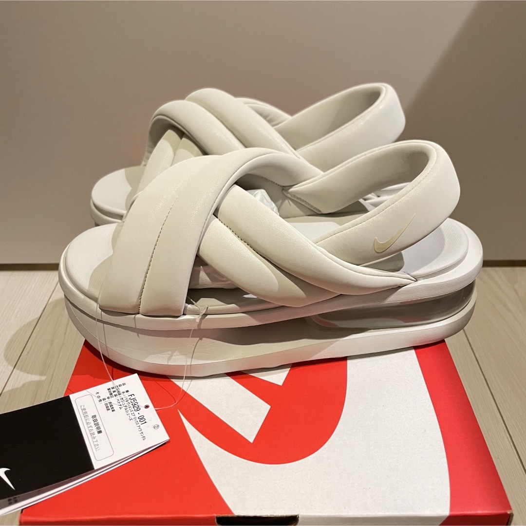 NIKE(ナイキ)のナイキ　NIKE　エア マックス アイラ　ISLA　26.0　ベージュ　ホワイト レディースの靴/シューズ(サンダル)の商品写真