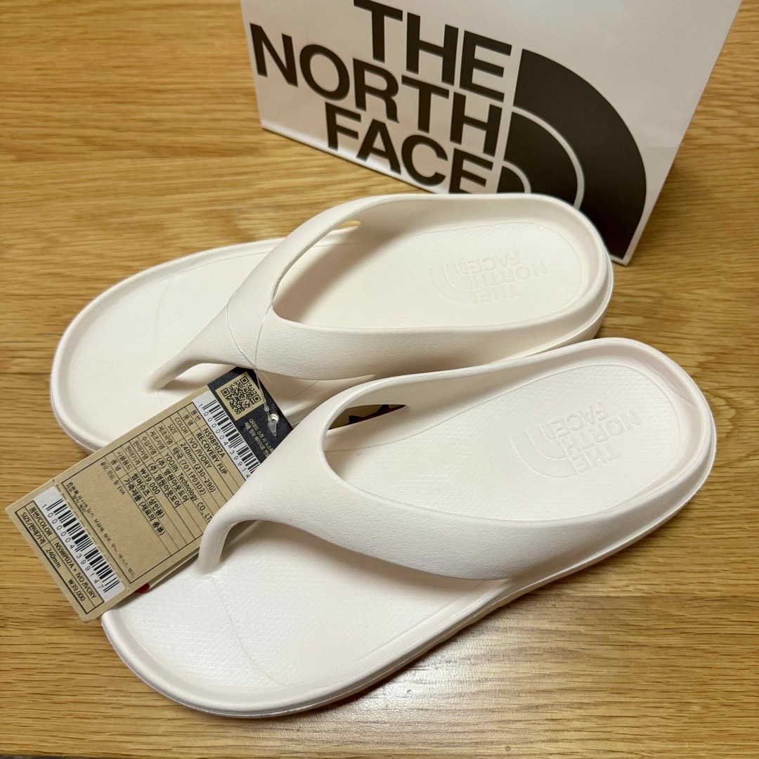 THE NORTH FACE(ザノースフェイス)のザ・ノース・フェイス サンダル リカバリーフリップ  アイボリー 24cm レディースの靴/シューズ(サンダル)の商品写真