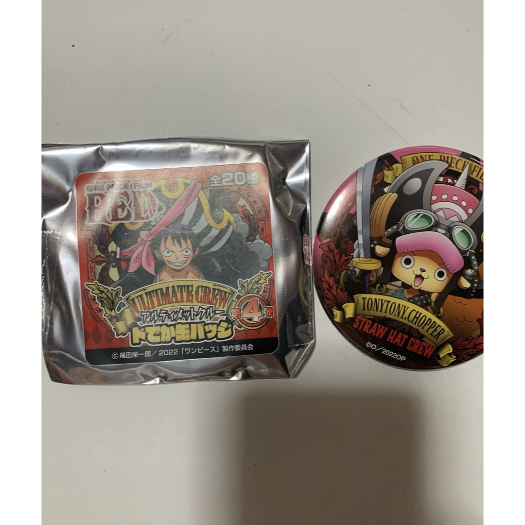 ONE PIECE(ワンピース)のワンピース　チョッパー　ドでか缶バッジ　RED エンタメ/ホビーのアニメグッズ(バッジ/ピンバッジ)の商品写真