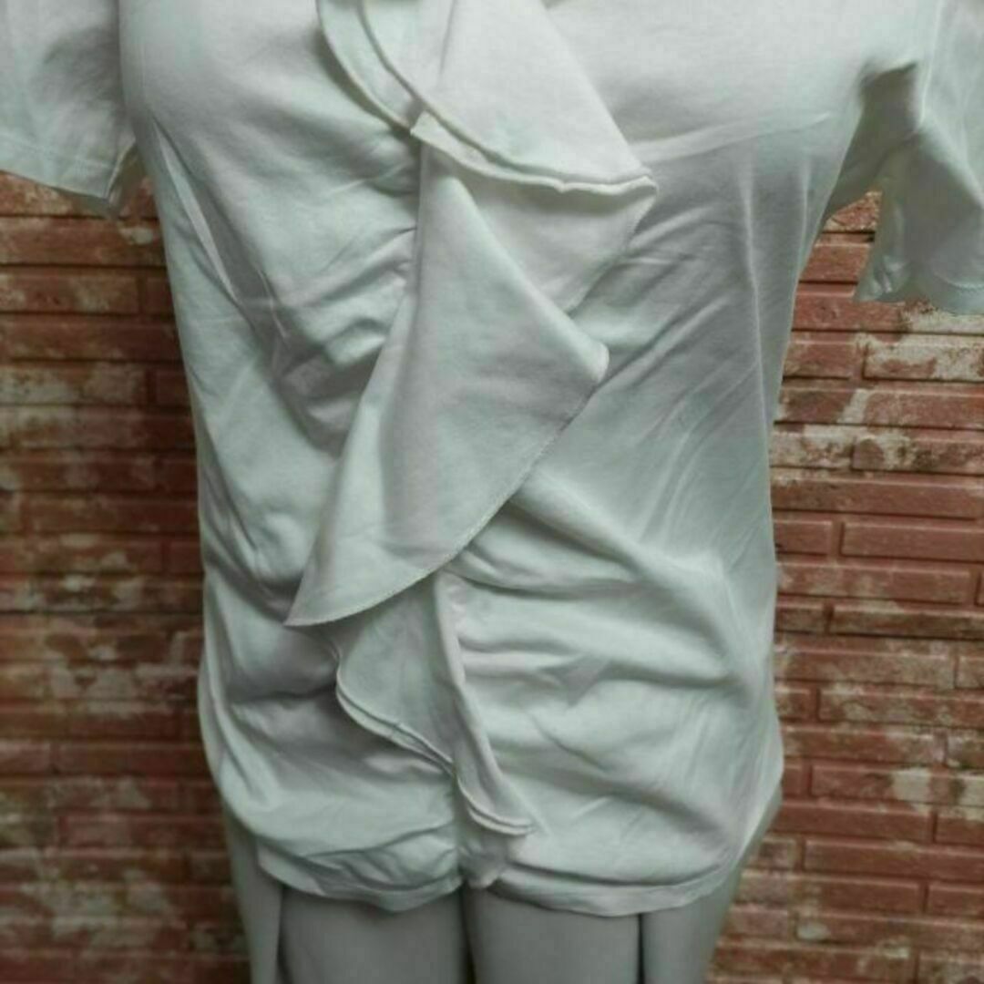 ローズネーゼ 東京スタイル イミテーション フリル付き Vネック半袖Tシャツ 白 レディースのトップス(Tシャツ(半袖/袖なし))の商品写真
