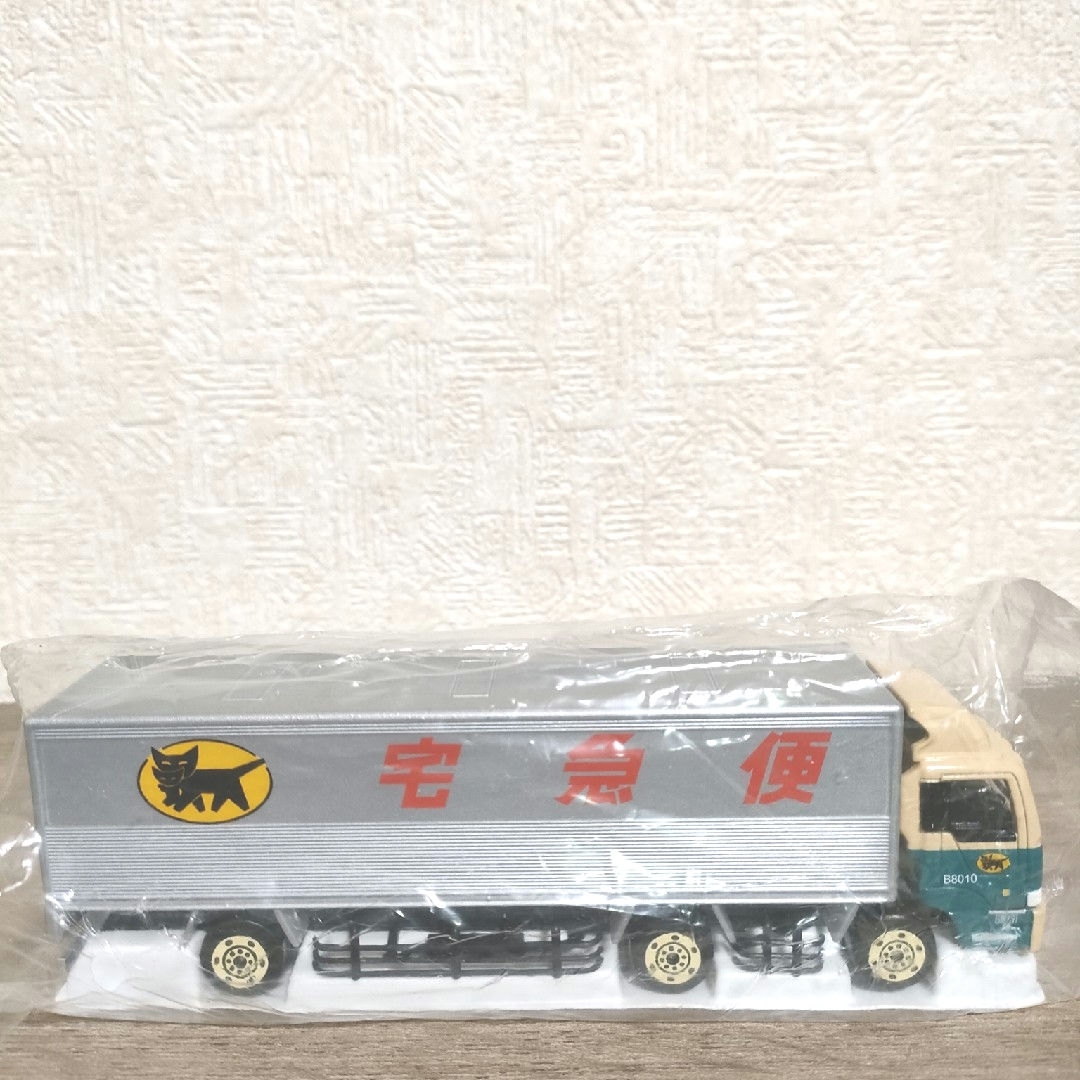 ヤマト運輸　ミニカー　大型トラック【非売品】 エンタメ/ホビーのおもちゃ/ぬいぐるみ(ミニカー)の商品写真