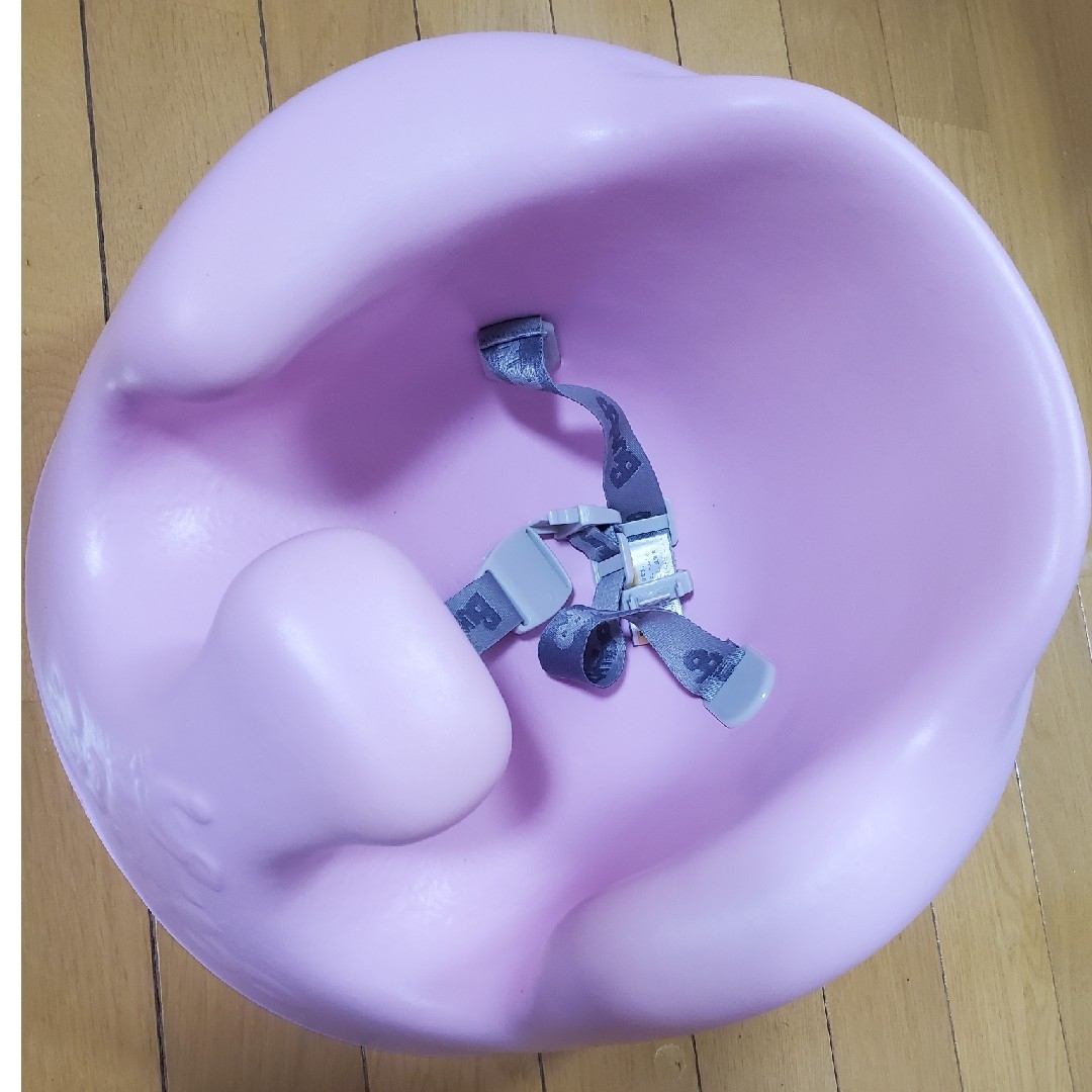 Bumbo(バンボ)の【セール中のみ割引】バンボ(ベルト付き)　さくらピンク キッズ/ベビー/マタニティの授乳/お食事用品(その他)の商品写真