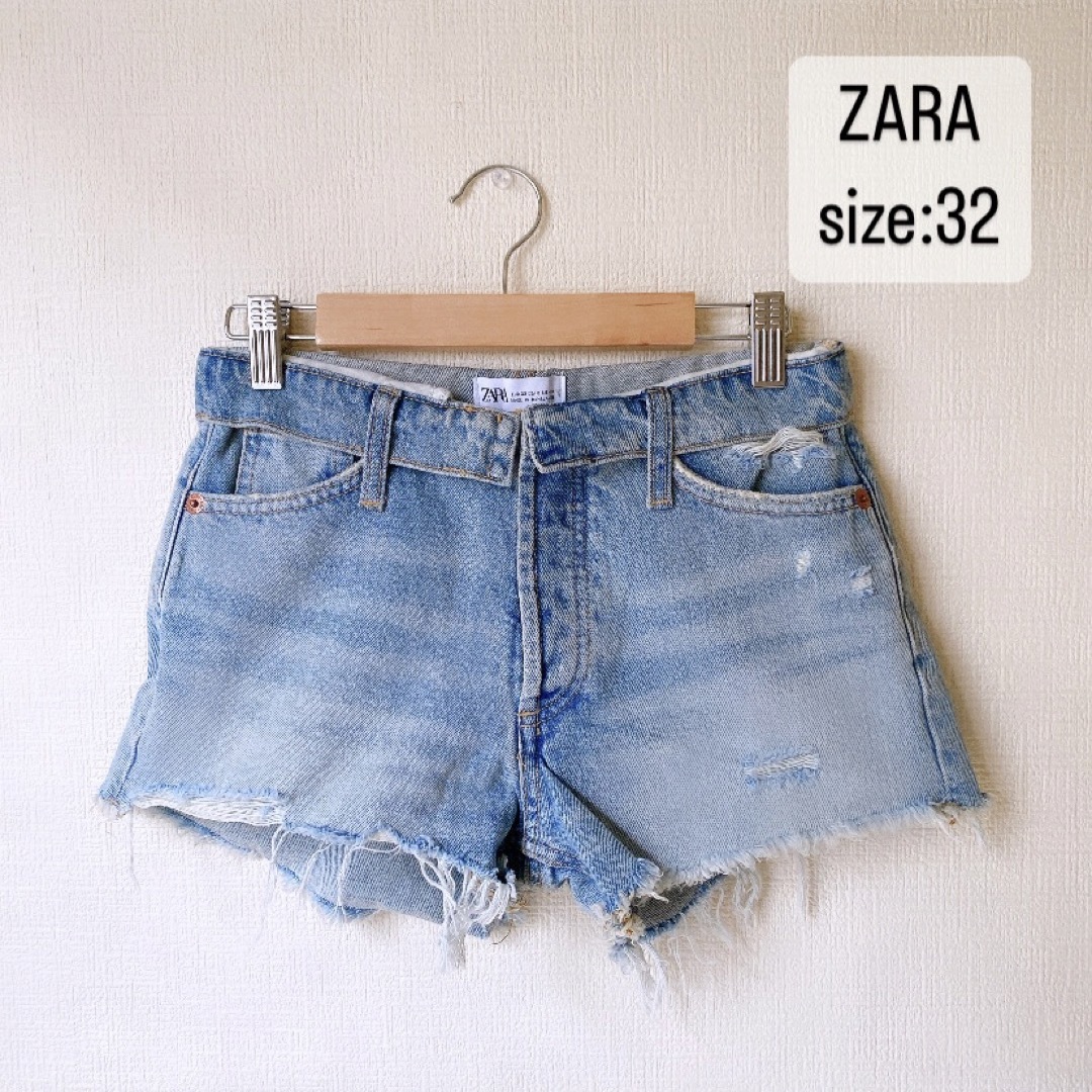 ZARA(ザラ)のZARA    ザラ　ウエスト折り返し　ダメージ　ショートパンツ　ブルー　32 レディースのパンツ(ショートパンツ)の商品写真