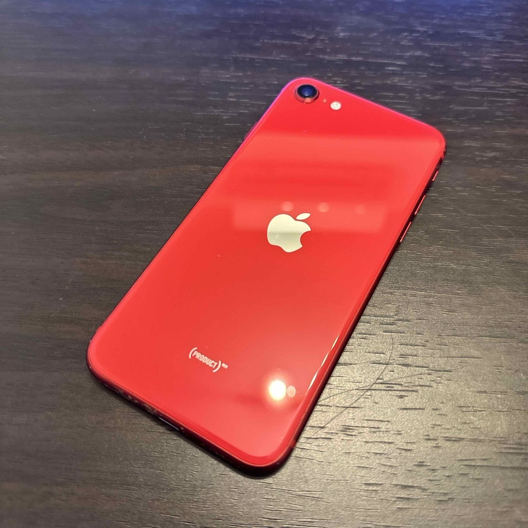Apple(アップル)のiPhone SE(第二世代) Red 128GB スマホ/家電/カメラのスマートフォン/携帯電話(スマートフォン本体)の商品写真