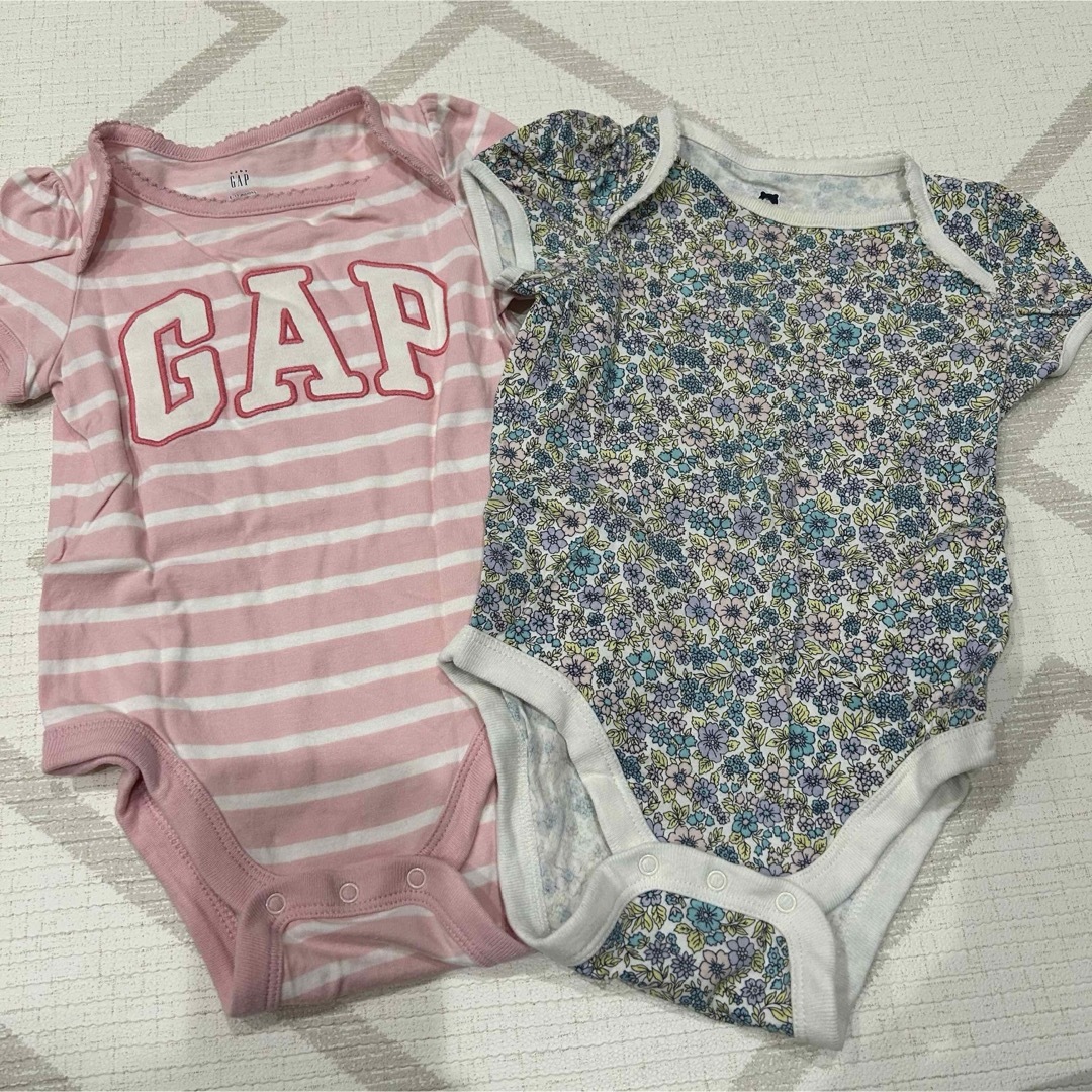 babyGAP(ベビーギャップ)のbabyGAP 半袖ロンパース　2枚セット キッズ/ベビー/マタニティのベビー服(~85cm)(ロンパース)の商品写真