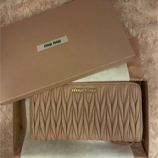 ミュウミュウ(miumiu)のmiumiu 財布(財布)