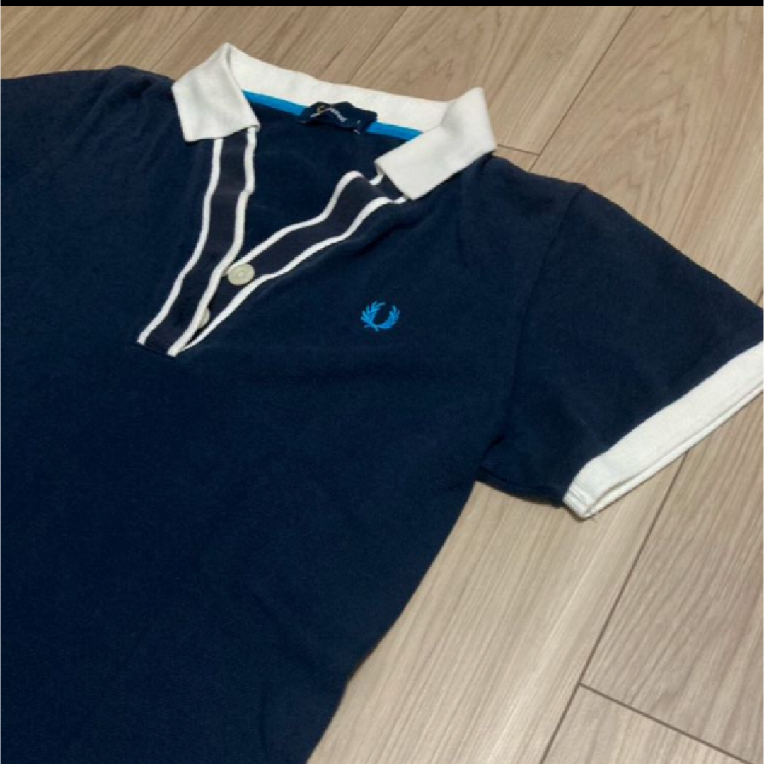 FRED PERRY(フレッドペリー)のフレッドペリーネイビーコットンレディースポロ レディースのトップス(ポロシャツ)の商品写真