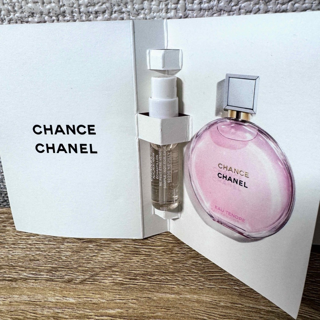 CHANEL(シャネル)のCHANEL チャンスオータンドュルオードゥパルファム 1.5ml2点 香紙2点 コスメ/美容の香水(香水(女性用))の商品写真