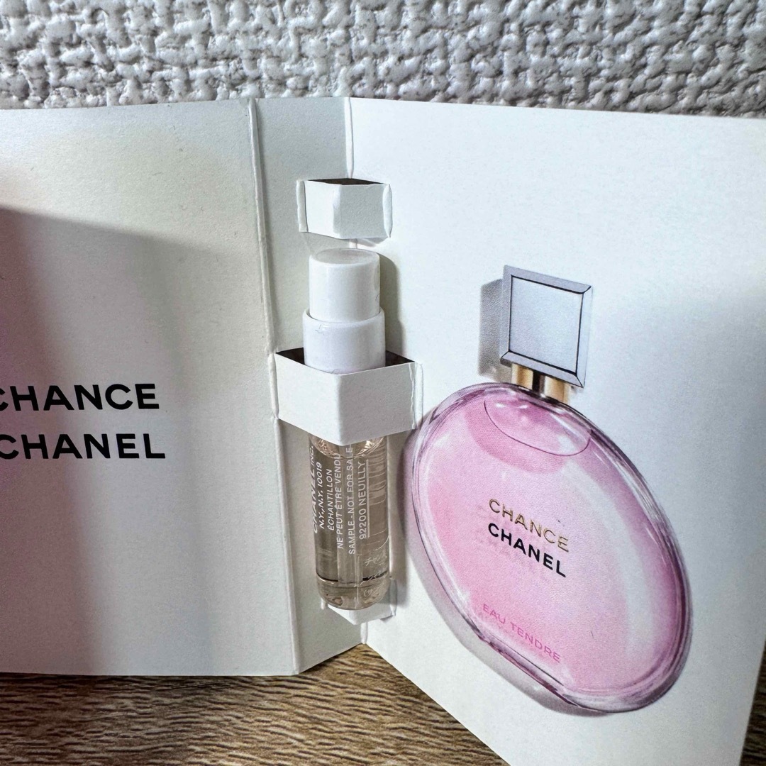 CHANEL(シャネル)のCHANEL チャンスオータンドュルオードゥパルファム 1.5ml2点 香紙2点 コスメ/美容の香水(香水(女性用))の商品写真