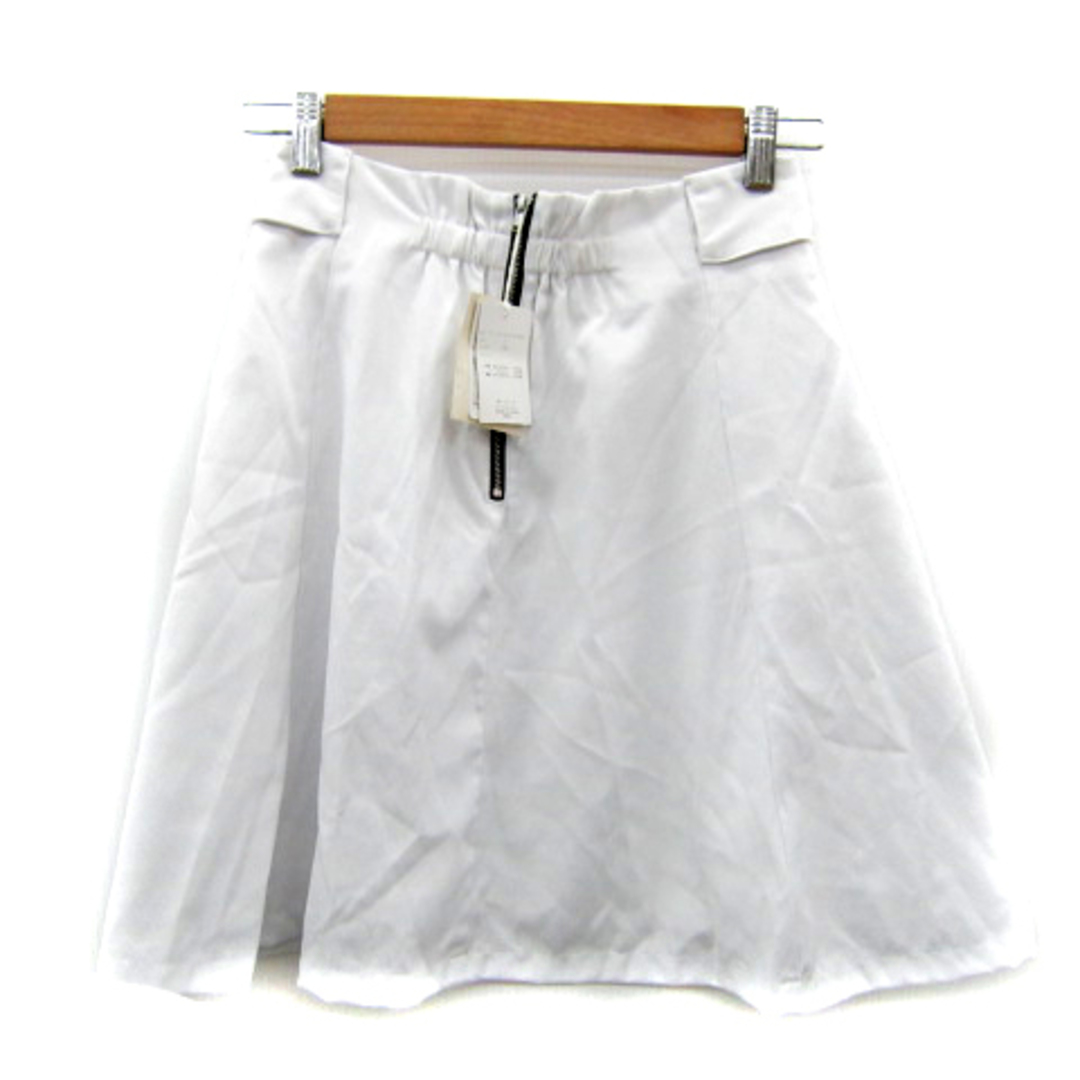 PAGEBOY(ページボーイ)のページボーイ フレアスカート ひざ丈 無地 ビジュー装飾 F 白 ホワイト レディースのスカート(ひざ丈スカート)の商品写真